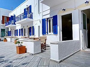 Hotel Captain Manolis, Parikia, Paros, Courtyard