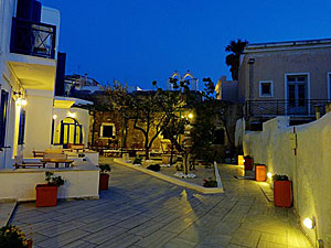 Hotel Captain Manolis, Parikia, Paros, Courtyard